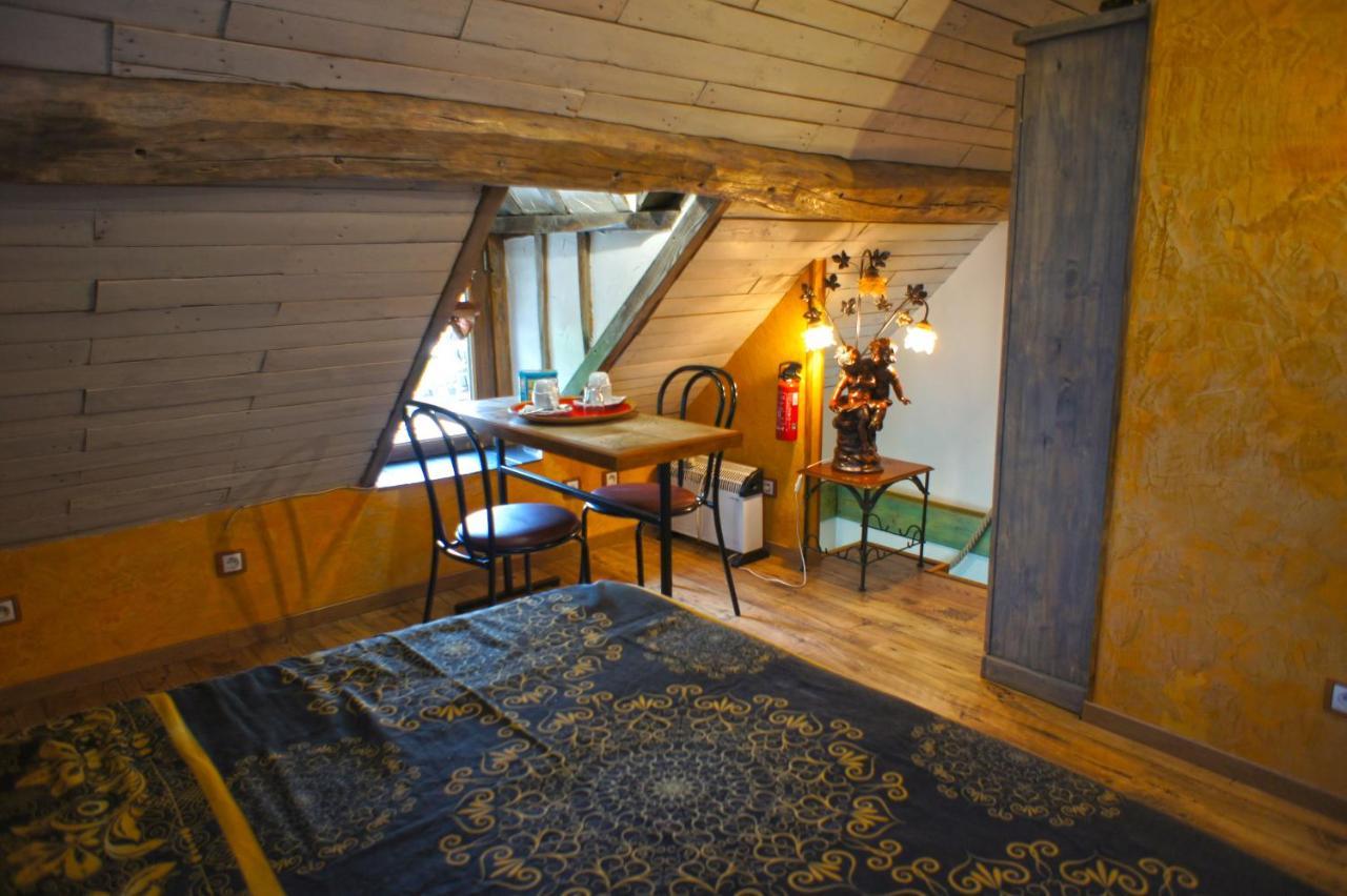 Aux Logis De La Solre Bed and Breakfast Ferrière-la-Petite Eksteriør billede