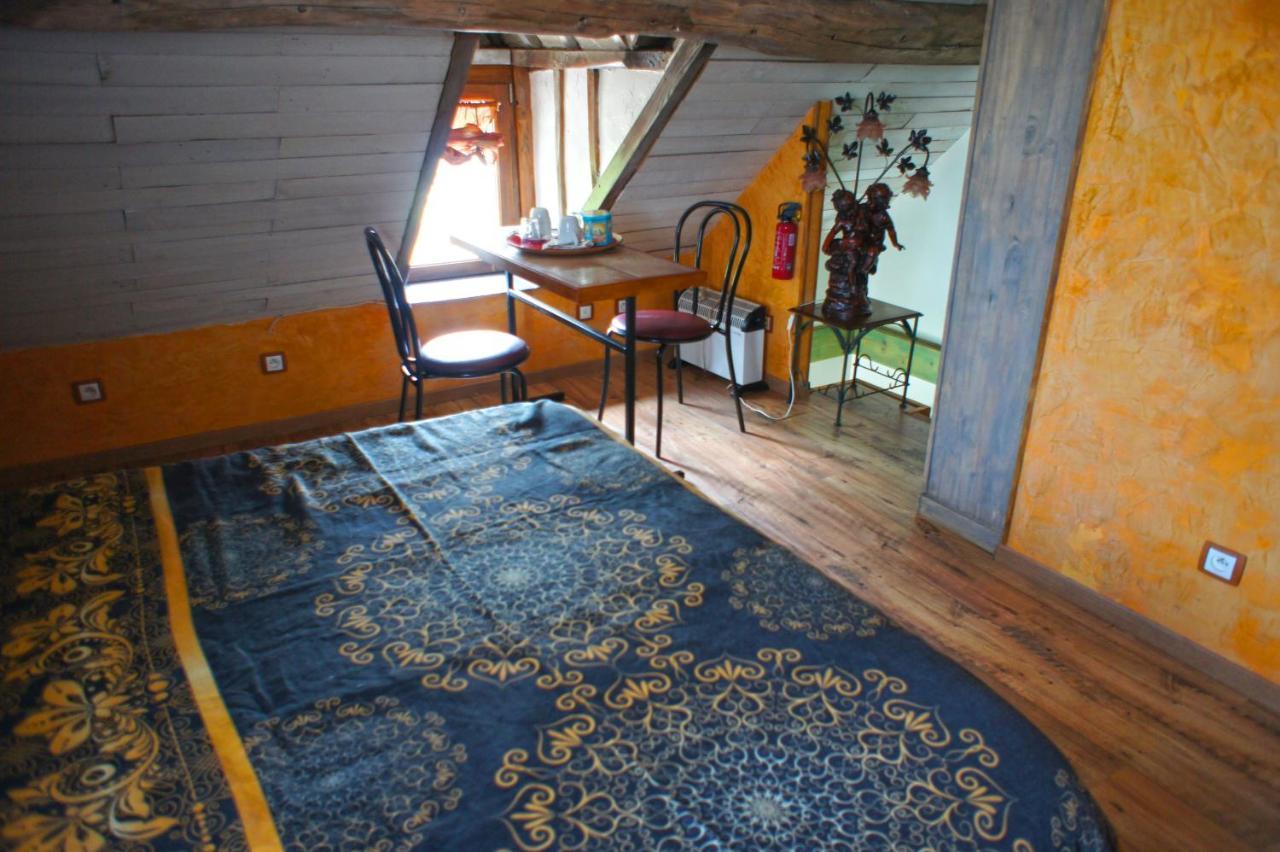 Aux Logis De La Solre Bed and Breakfast Ferrière-la-Petite Eksteriør billede